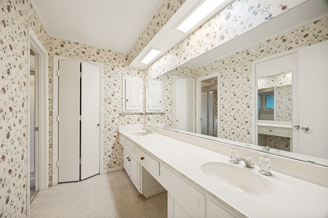 6727 Southpoint Drive, Dallas, TX 75248