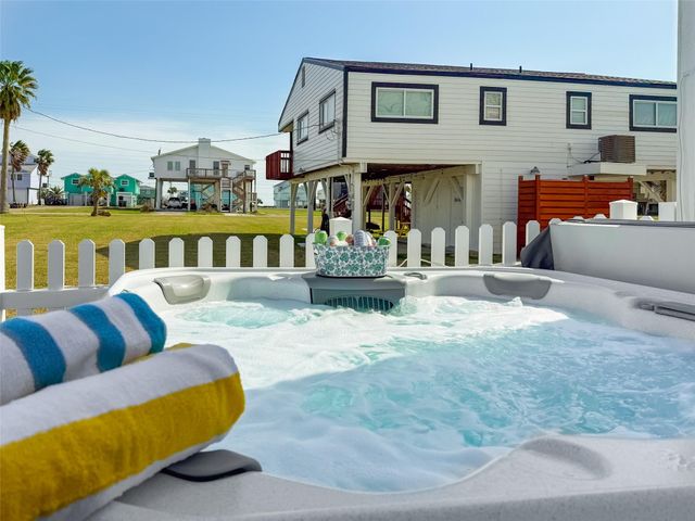 4219 Grayson Drive, Galveston, TX 77554