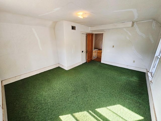 301 S 5th St, Manchester, IA 52057