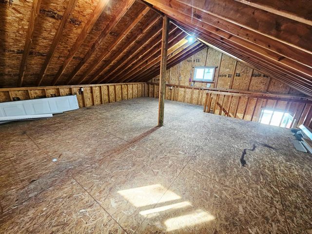 301 S 5th St, Manchester, IA 52057