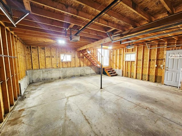 301 S 5th St, Manchester, IA 52057