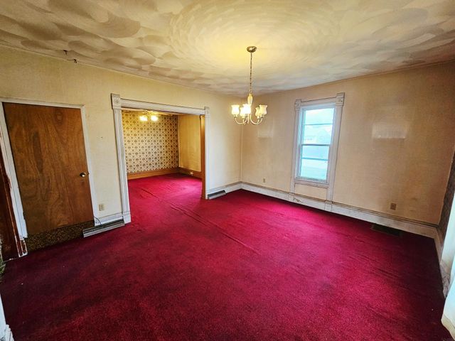 301 S 5th St, Manchester, IA 52057