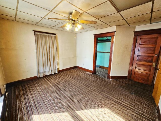 301 S 5th St, Manchester, IA 52057