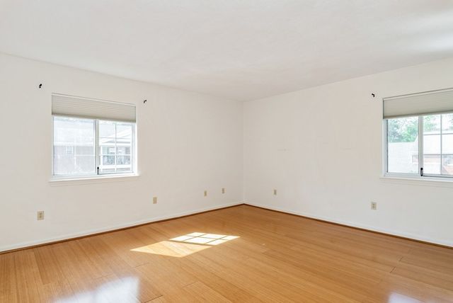 5 April Ln 31, Lexington, MA 02421