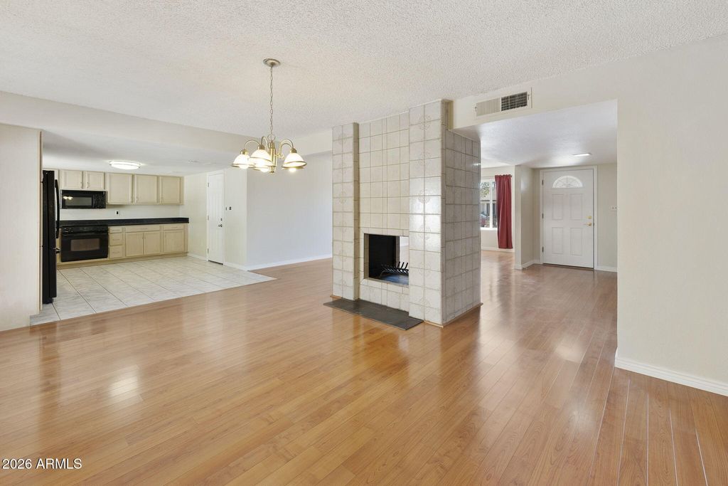 Image 11 of property listing at 4538 W PURDUE Avenue, Glendale, AZ 85302