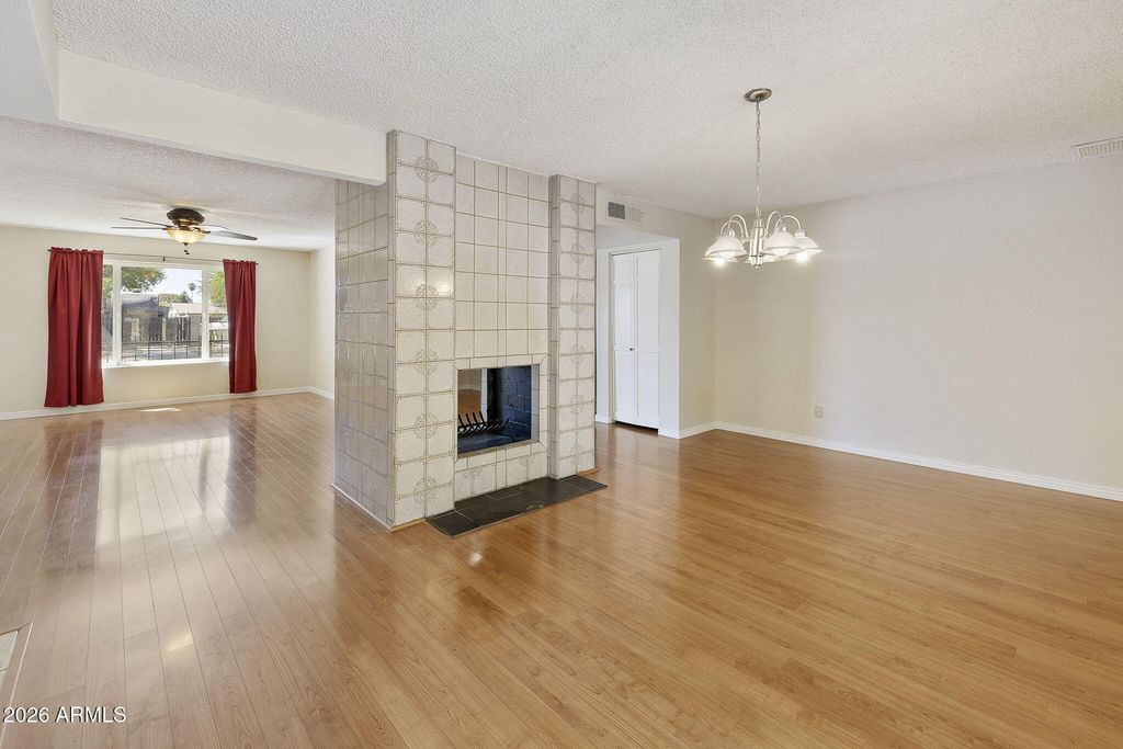 Image 12 of property listing at 4538 W PURDUE Avenue, Glendale, AZ 85302