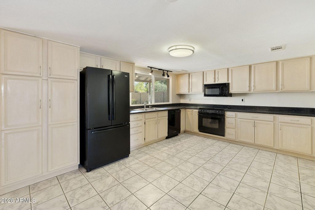 Image 14 of property listing at 4538 W PURDUE Avenue, Glendale, AZ 85302