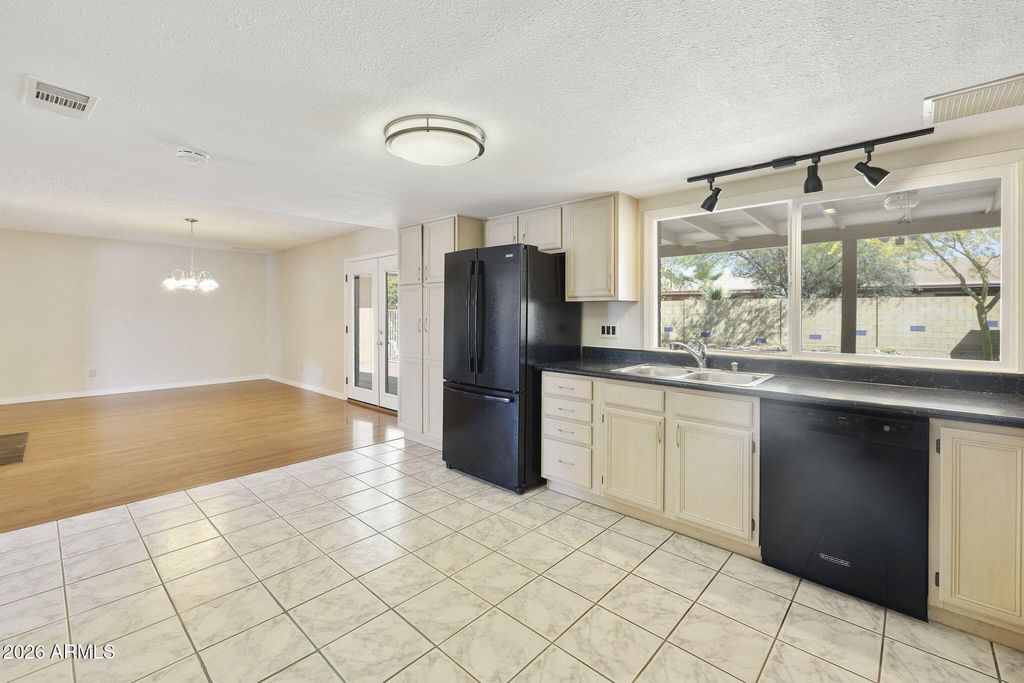 Image 15 of property listing at 4538 W PURDUE Avenue, Glendale, AZ 85302