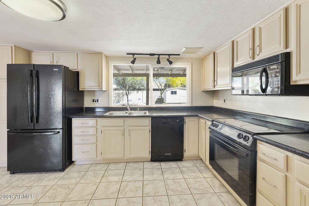 Image 16 of property listing at 4538 W PURDUE Avenue, Glendale, AZ 85302