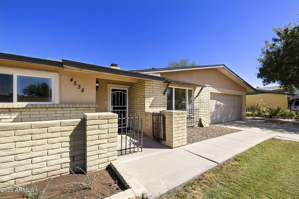 Image 3 of property listing at 4538 W PURDUE Avenue, Glendale, AZ 85302