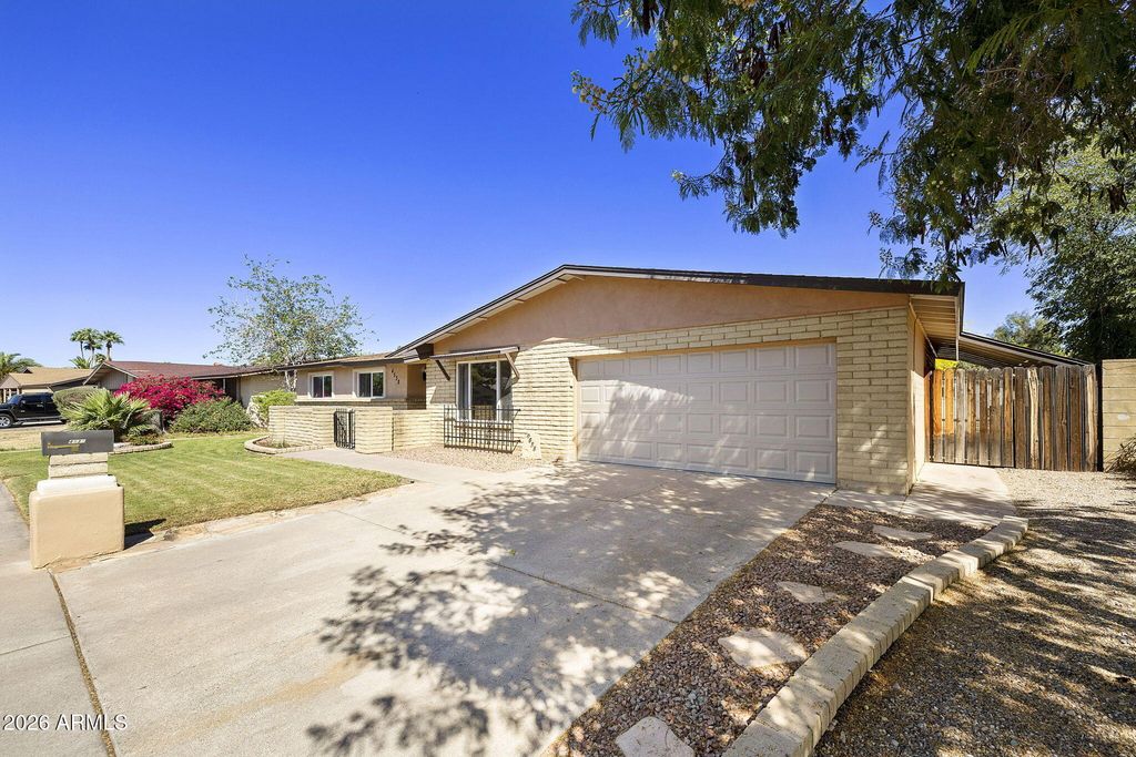 Image 4 of property listing at 4538 W PURDUE Avenue, Glendale, AZ 85302