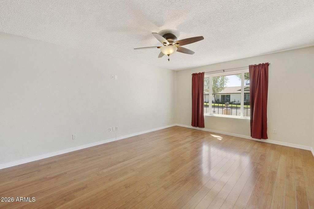 Image 7 of property listing at 4538 W PURDUE Avenue, Glendale, AZ 85302