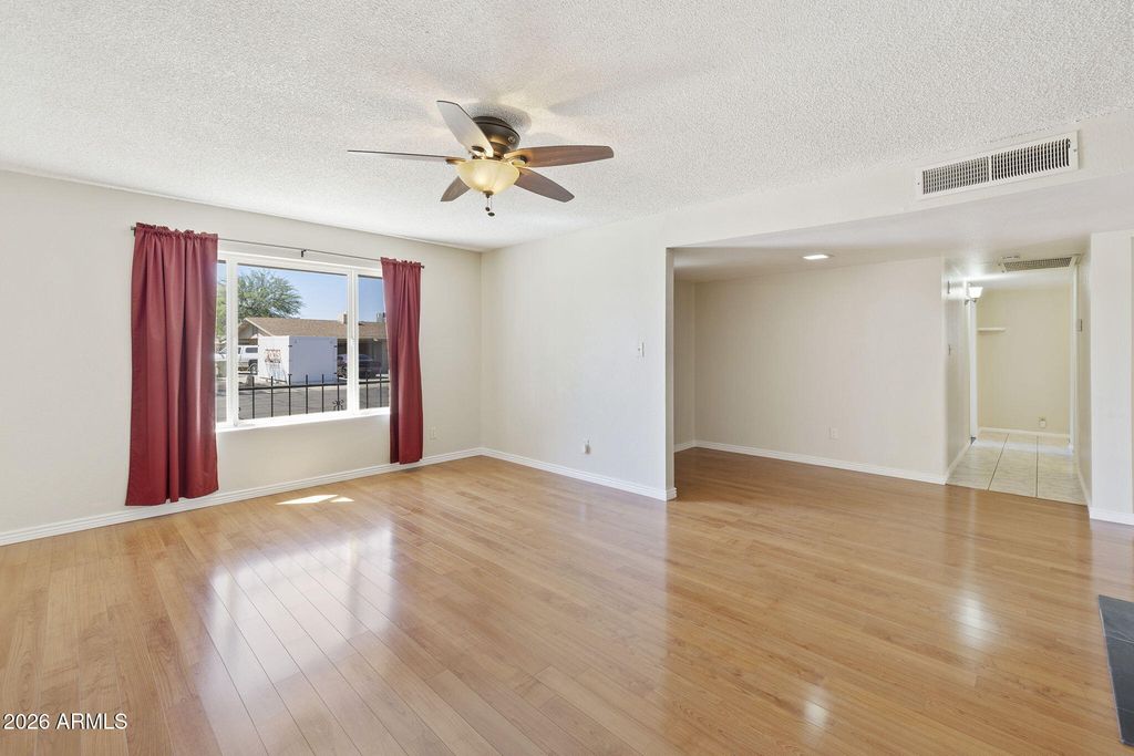 Image 8 of property listing at 4538 W PURDUE Avenue, Glendale, AZ 85302