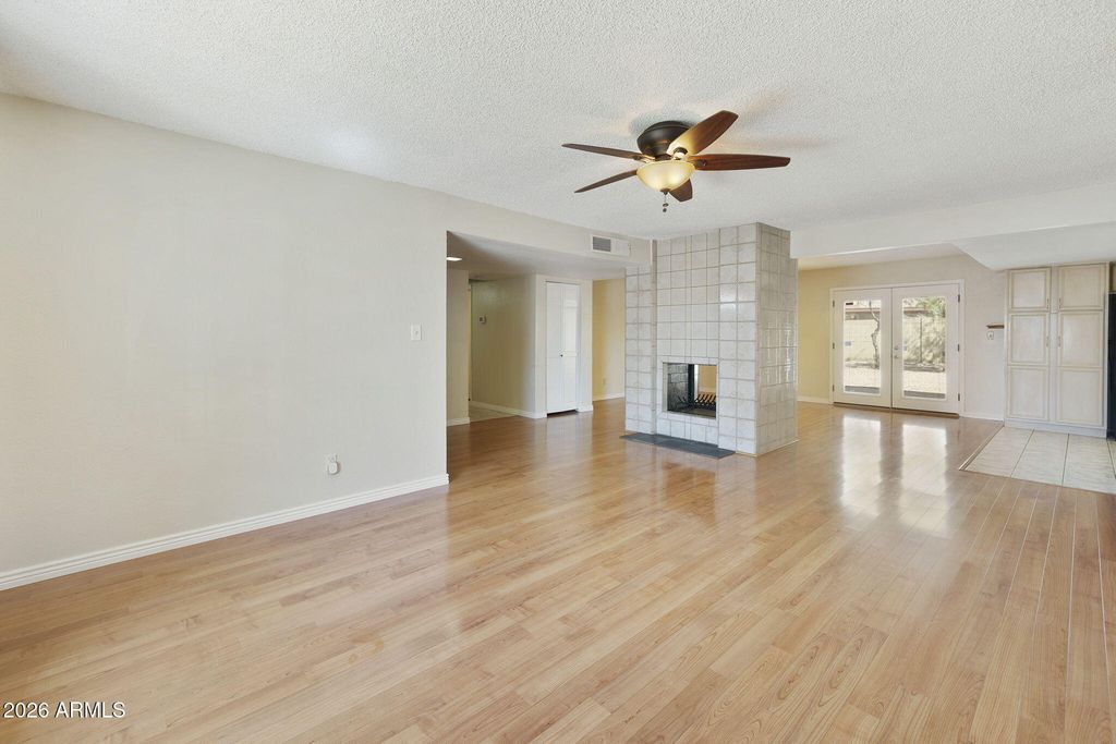 Image 9 of property listing at 4538 W PURDUE Avenue, Glendale, AZ 85302