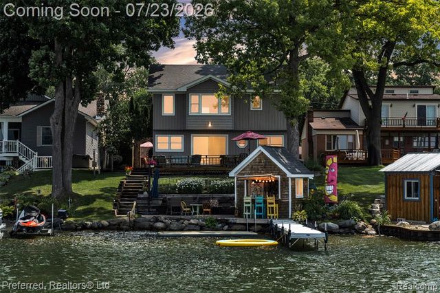 4337 Windiate Park Drive, Waterford, MI 48329