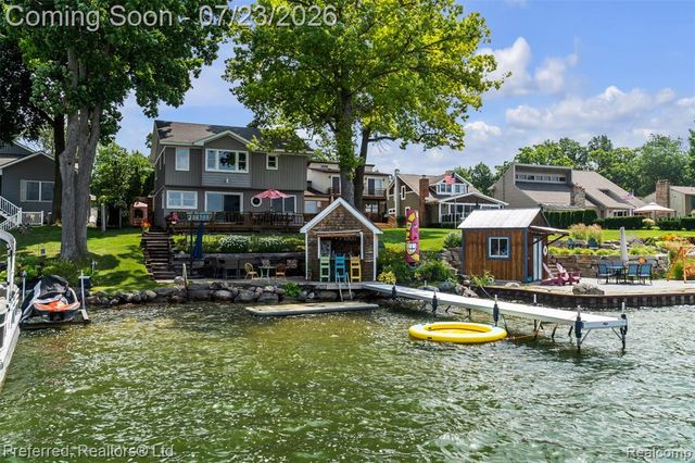 4337 Windiate Park Drive, Waterford, MI 48329