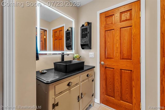 4337 Windiate Park Drive, Waterford, MI 48329