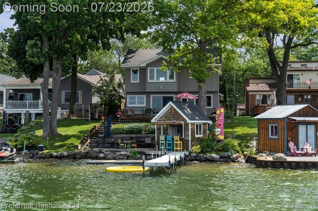 4337 Windiate Park Drive, Waterford, MI 48329