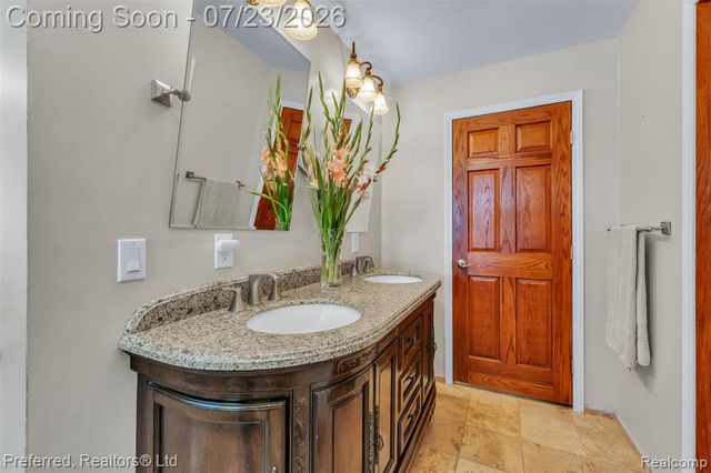 4337 Windiate Park Drive, Waterford, MI 48329