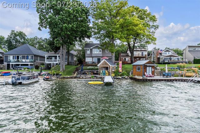 4337 Windiate Park Drive, Waterford, MI 48329