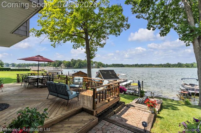 4337 Windiate Park Drive, Waterford, MI 48329