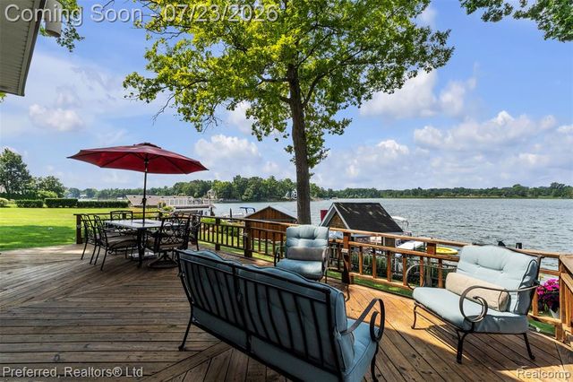 4337 Windiate Park Drive, Waterford, MI 48329