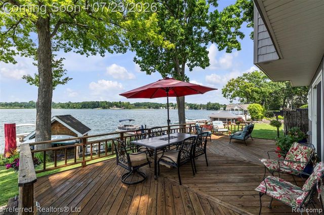 4337 Windiate Park Drive, Waterford, MI 48329