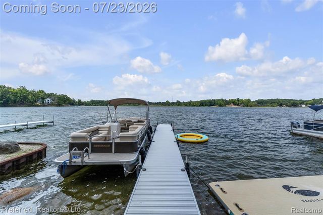 4337 Windiate Park Drive, Waterford, MI 48329