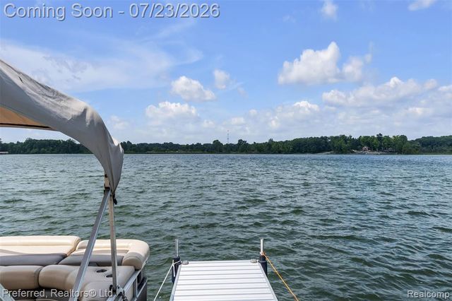 4337 Windiate Park Drive, Waterford, MI 48329