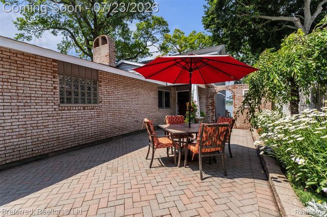 4337 Windiate Park Drive, Waterford, MI 48329