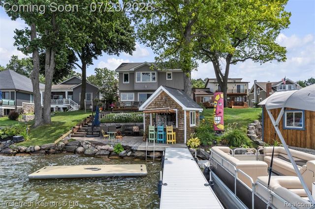 4337 Windiate Park Drive, Waterford, MI 48329