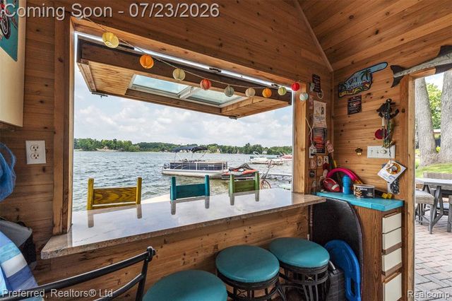 4337 Windiate Park Drive, Waterford, MI 48329