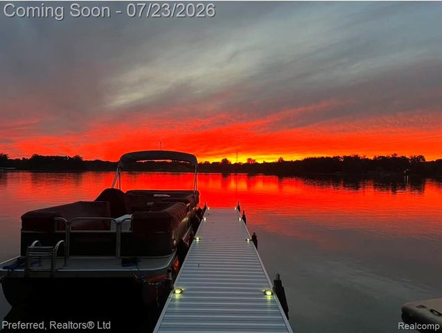 4337 Windiate Park Drive, Waterford, MI 48329