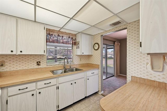 2216 GRENADIER DRIVE, Sun City Center, FL 33573