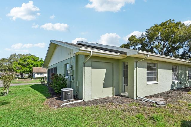 2216 GRENADIER DRIVE, Sun City Center, FL 33573