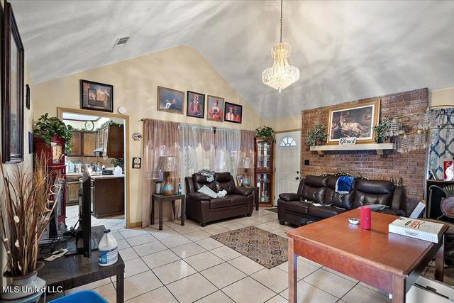 2383 W Clubview Circle, Yazoo City, MS 39194