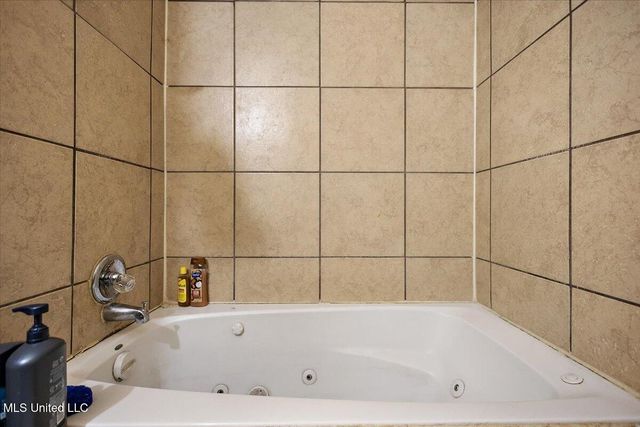 2383 W Clubview Circle, Yazoo City, MS 39194