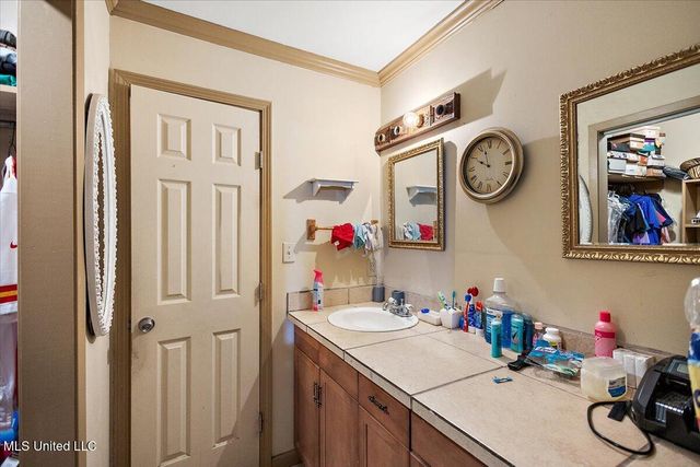 2383 W Clubview Circle, Yazoo City, MS 39194