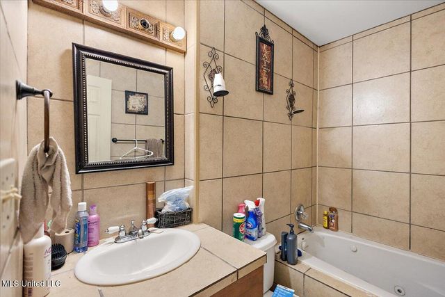 2383 W Clubview Circle, Yazoo City, MS 39194