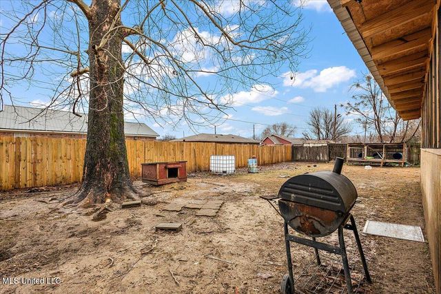 2383 W Clubview Circle, Yazoo City, MS 39194