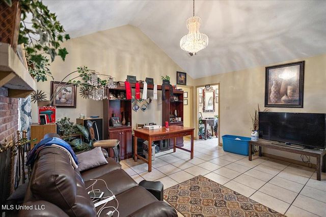 2383 W Clubview Circle, Yazoo City, MS 39194