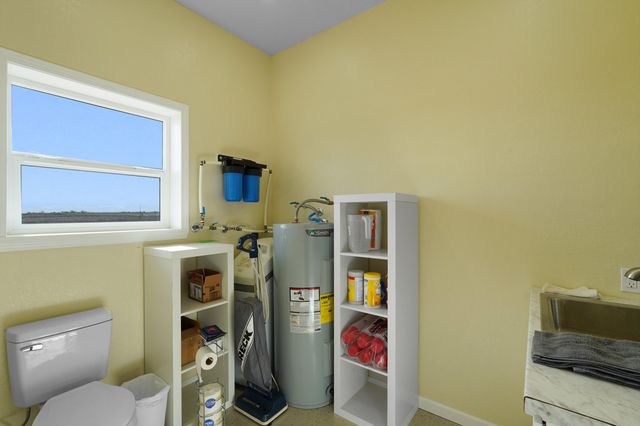 38 Lora Lane, Edgewood, NM 87015