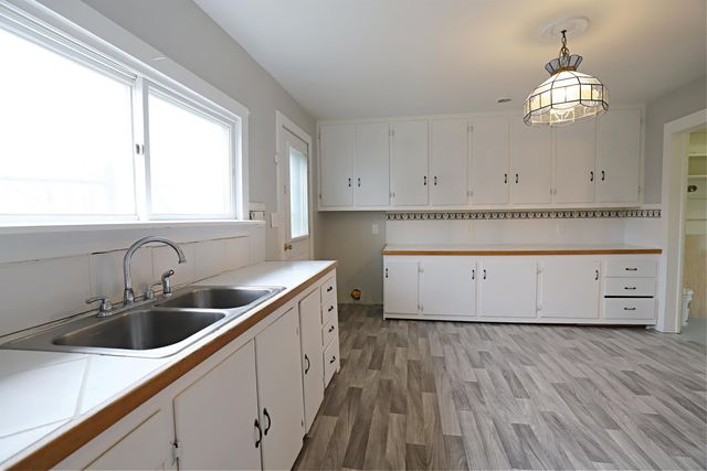 1450 Carman Street, Burton, MI 48529