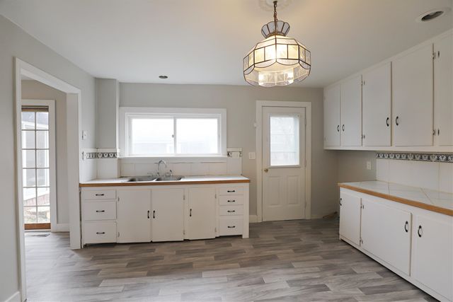 1450 Carman Street, Burton, MI 48529