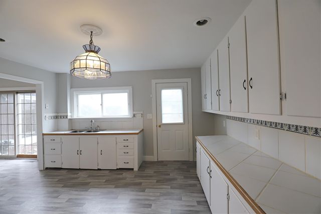 1450 Carman Street, Burton, MI 48529