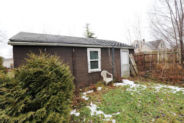 1450 Carman Street, Burton, MI 48529