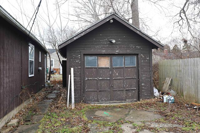 1450 Carman Street, Burton, MI 48529