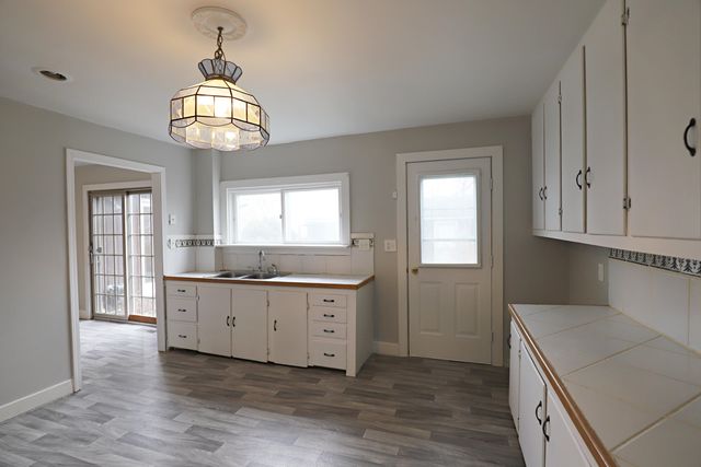 1450 Carman Street, Burton, MI 48529