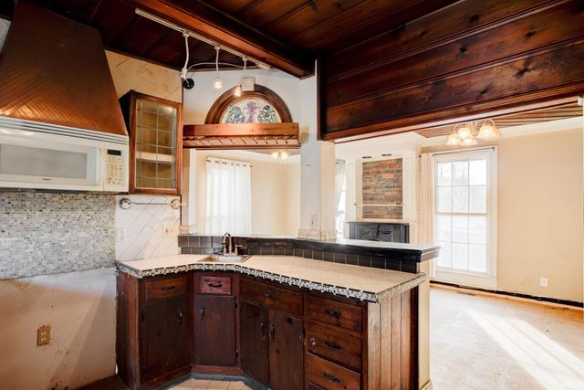 8 E Gray Street, Newburgh, IN 47630