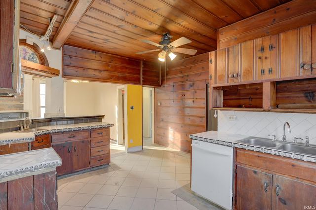 8 E Gray Street, Newburgh, IN 47630